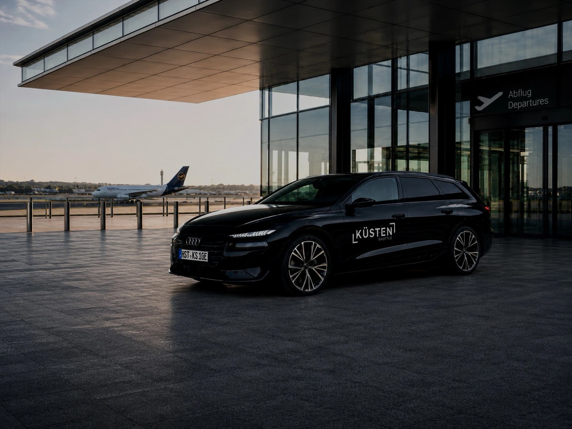Airport-Shuttle Rostock von Küsten-Shuttle – Audi A6 e-tron am Terminal